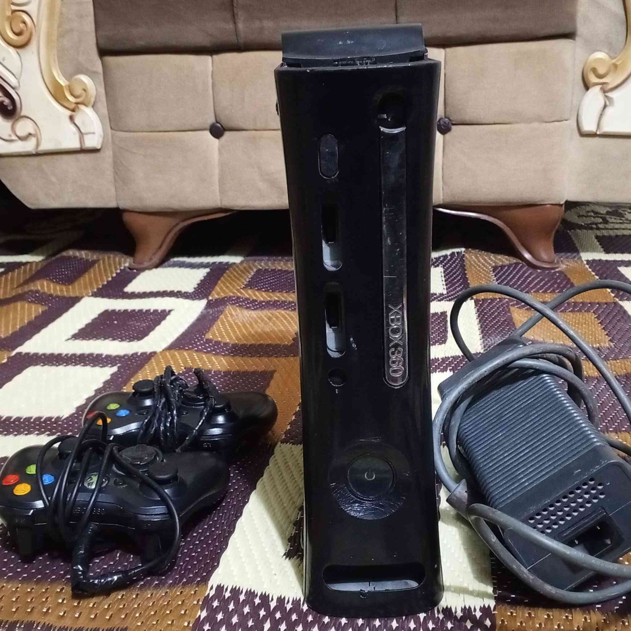 بلي 3 سلم مهكر نضيف ويا كامل ملحقاته +
Xbox 360 مهكر مع كامل ملحقاته 
للبيع الجهازين 200 وبيهن مجال بسيط واتساب ***********
