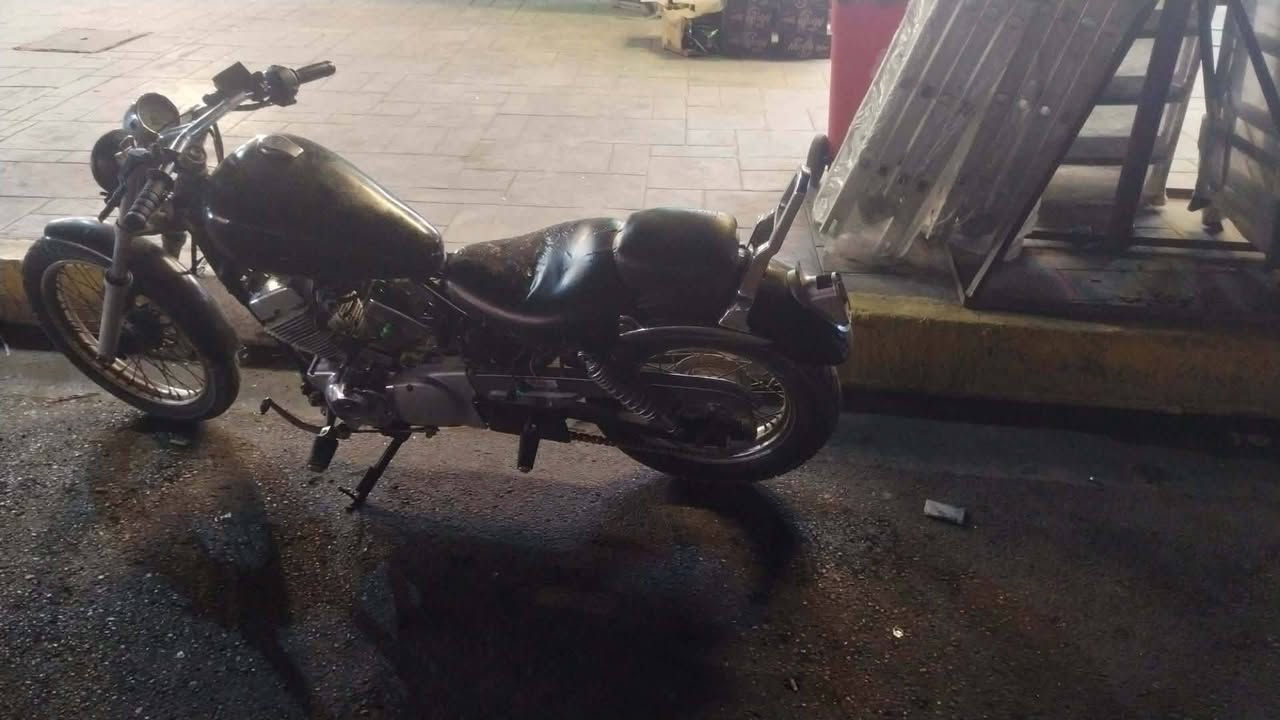 السلام عليكم
السلام عليكم 
Yamaha virago 250 
دراجه ما بيه هوايه نقوصات 
مكينه لا تنقيص ولا تبخير بس صوت بالخانه الاماميه بالكور 
دراجه محويرين الضفيره الى قصيره يعني تشغيل وكلوب بس كير كفاله الدراجه كله كفاله ما عدا الخانه الاماميه 
مكانه بغداد شهداه العبيدي الثالثه 
السعر 750 وبيه مجال. رقم الهاتف ***********
