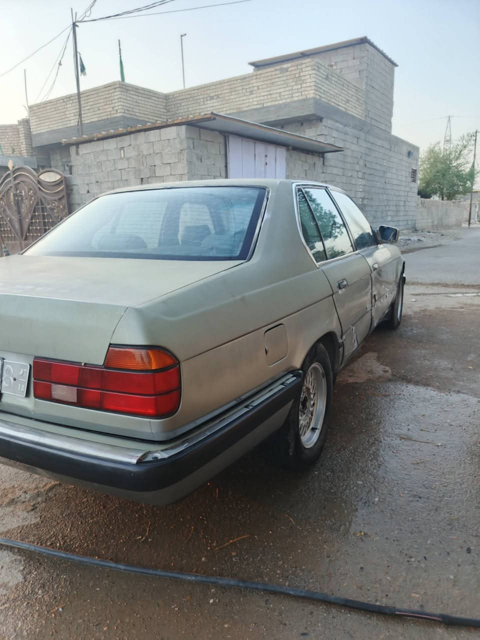 السلام عليكم اخوان، BMW حجم 735i 
موديل 88 
رقمها بغداد 
گير ومكينة مكفول وين ماتريد تاخذها وتطلع 
كهربائيات مكفولة 
تبريدها واكف صارله موسمين 
السيارة حلوة تستاهل تعمير 
سعرها 27$ وبيها مجال 
للاستفسار ***********+واتساب
