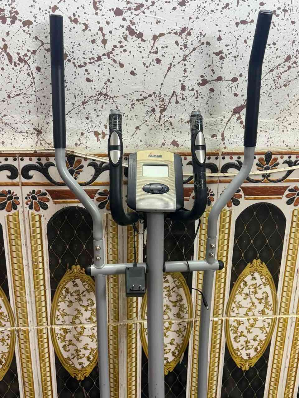 سلام عليكم جهازرياضي  الحجم الجبير نضافه ٨٥./. نوع الجهاز امريكي باله اصلي اسم الجهاز اوبتكال لتحريك جميع الاعضاء الجسم بالكامل وسعره جدا مناسب لعدم التفريغ 
بكان الجهاز بياع حي الرافدين سعر الجهاز ١٧٠وبي مجال٠ 
***********

