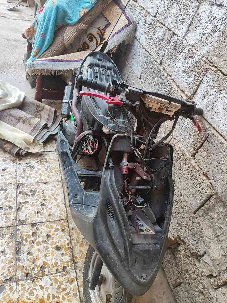 لا توجد تفاصيل

نص مكتوب في الصور:
- للبيع ٢٠٠ بيهة مجال كوم حديد نقص عقل وباتري كوم حديد تجي تحمل وتروح ***********