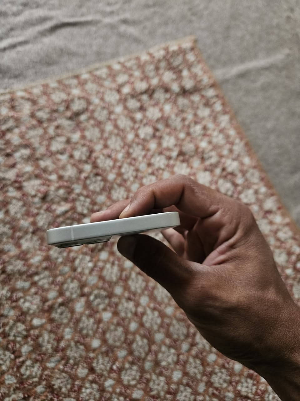 ايفون 13 • ذاكرة ١٢٨ • ضهر مكسور
