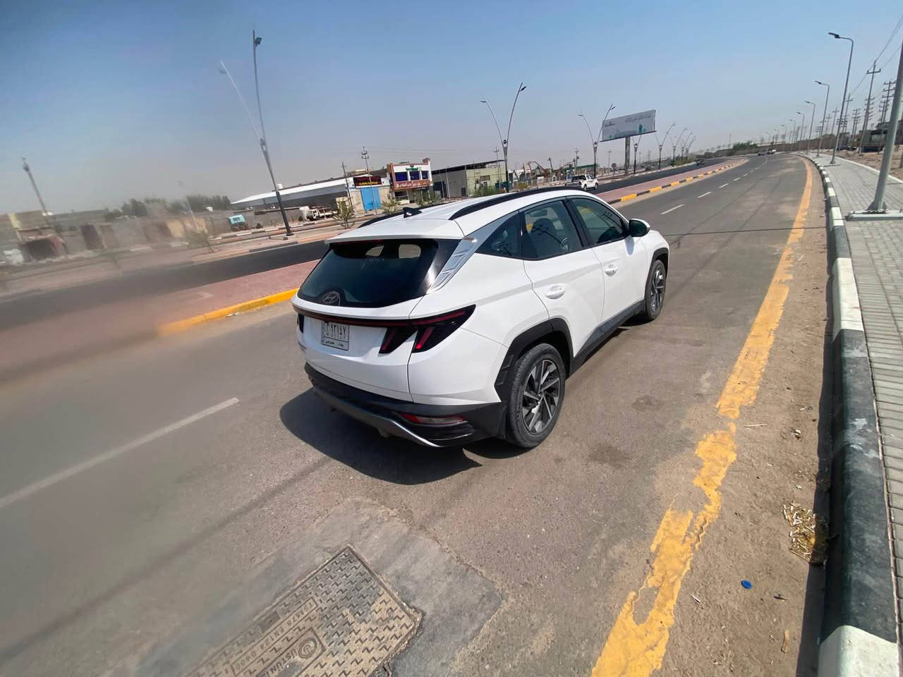 توسان 2022 وارد خليجي  
ماشيه 160k
السعر 185 وبيها مجال 
مكفوله كفاله عامه فقط بيهة رشه بخشم جاملغ الكدام

فول مواصفات عده الفتحه 
كشنات جلد +كهرباء عدد2
رادارات جانبيه 
حساسات امامي خلفي 
تحكم ستيرن جهتين 
شاشه كامره 
مري شفط 
سايد بريك دكمه 
شاحن لاسلكي 
مكينه كير كفاله

رقم بغداد مال اقصاد بشهر ١٢ تخلص بعد 5 اشهر وتصير حره
العنوان البصرة الزبير
رقم الهاتف 
*********** البصرة, العراق
