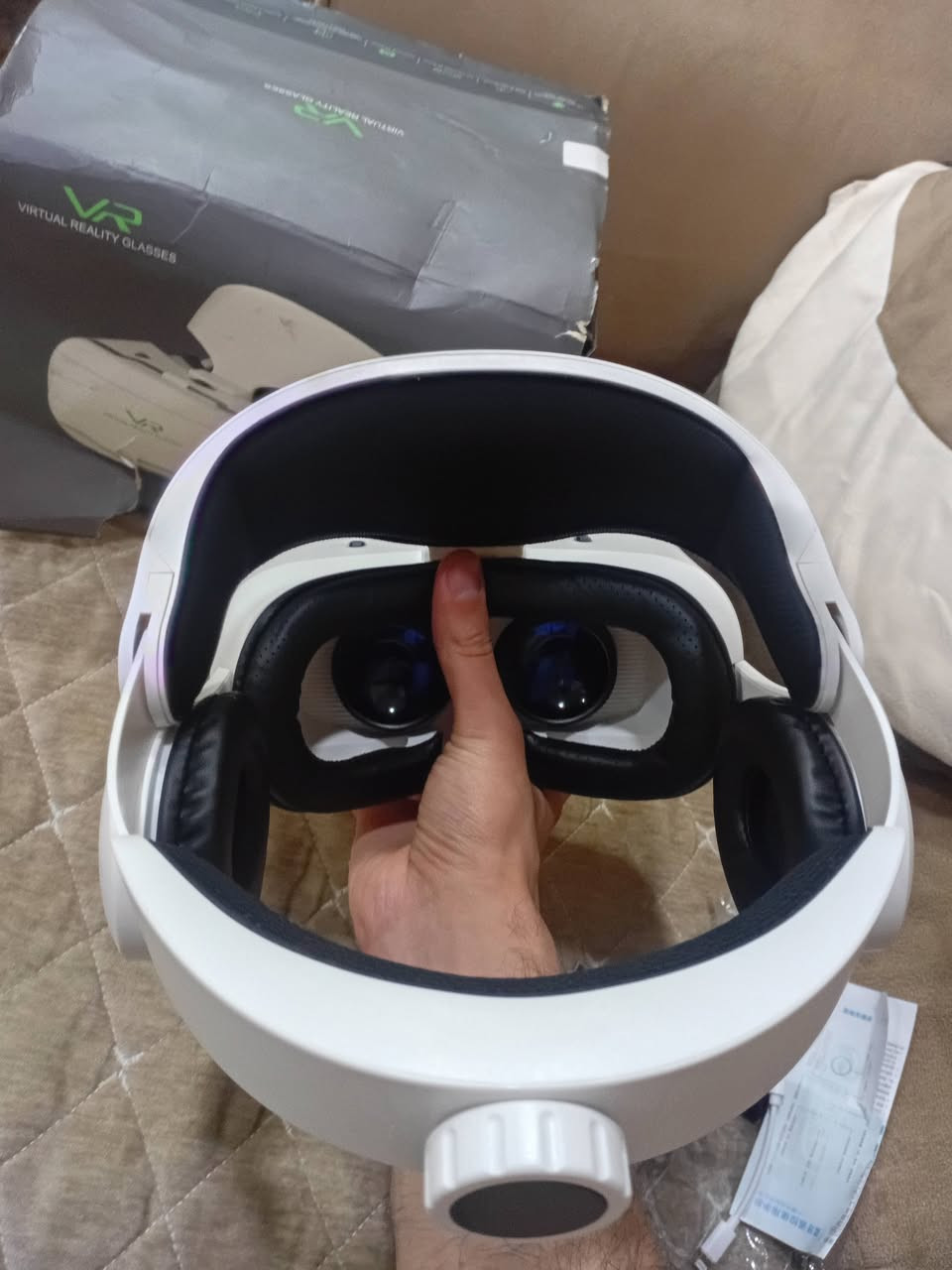 نضارات واقع افتراضي vr وياها سماعه وريمونت السماعه مدموجه ويه النضاره ما مستعمله جديده سعره 25الاف هذه رقمي ***********

