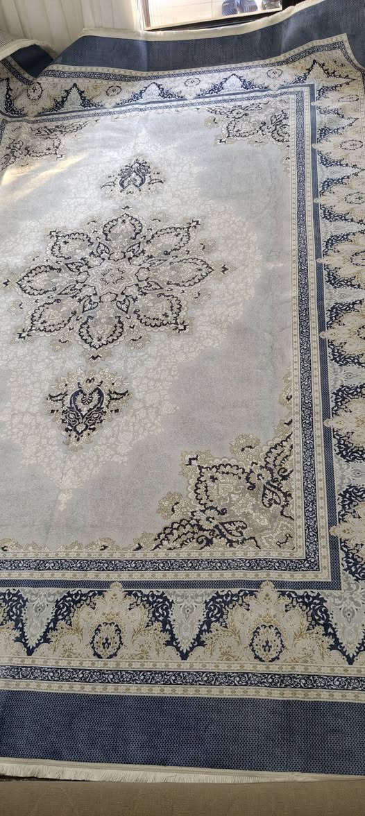 زوليه قياس 3×4
للبيع
تواصل واتس اب 
*********** دهوك, العراق
