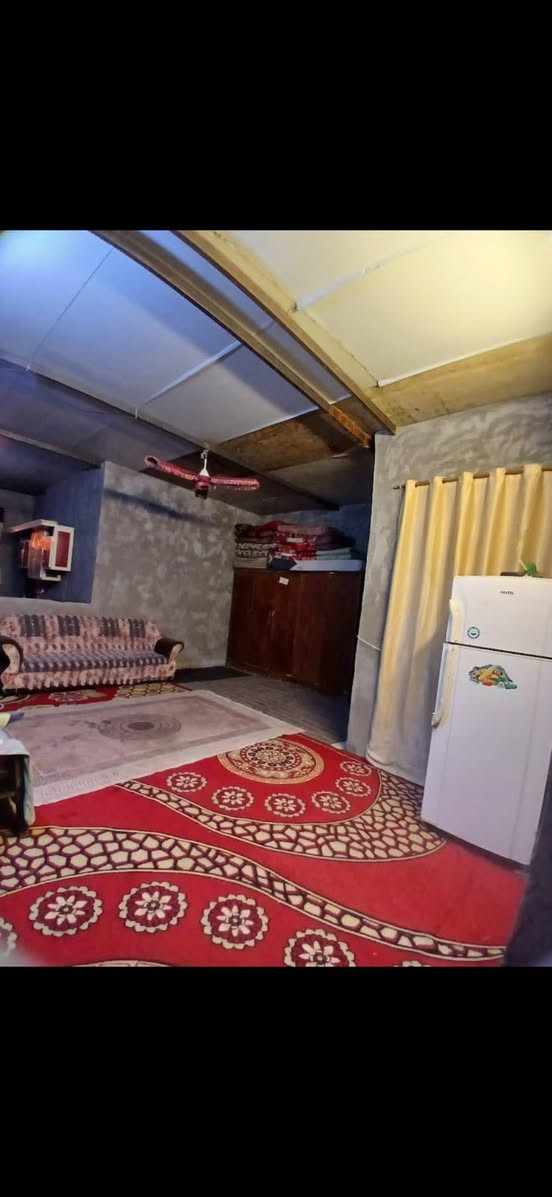 سلام عليكم يا الله بيت للبيع في الكرغولية  قرب جامعة الامام علي على شارع البيت يحتوي على غرفتين وصالة وديوانية صيحات جودة وصحية برى   مساحة 232 سعر مناسب رقم ***********
