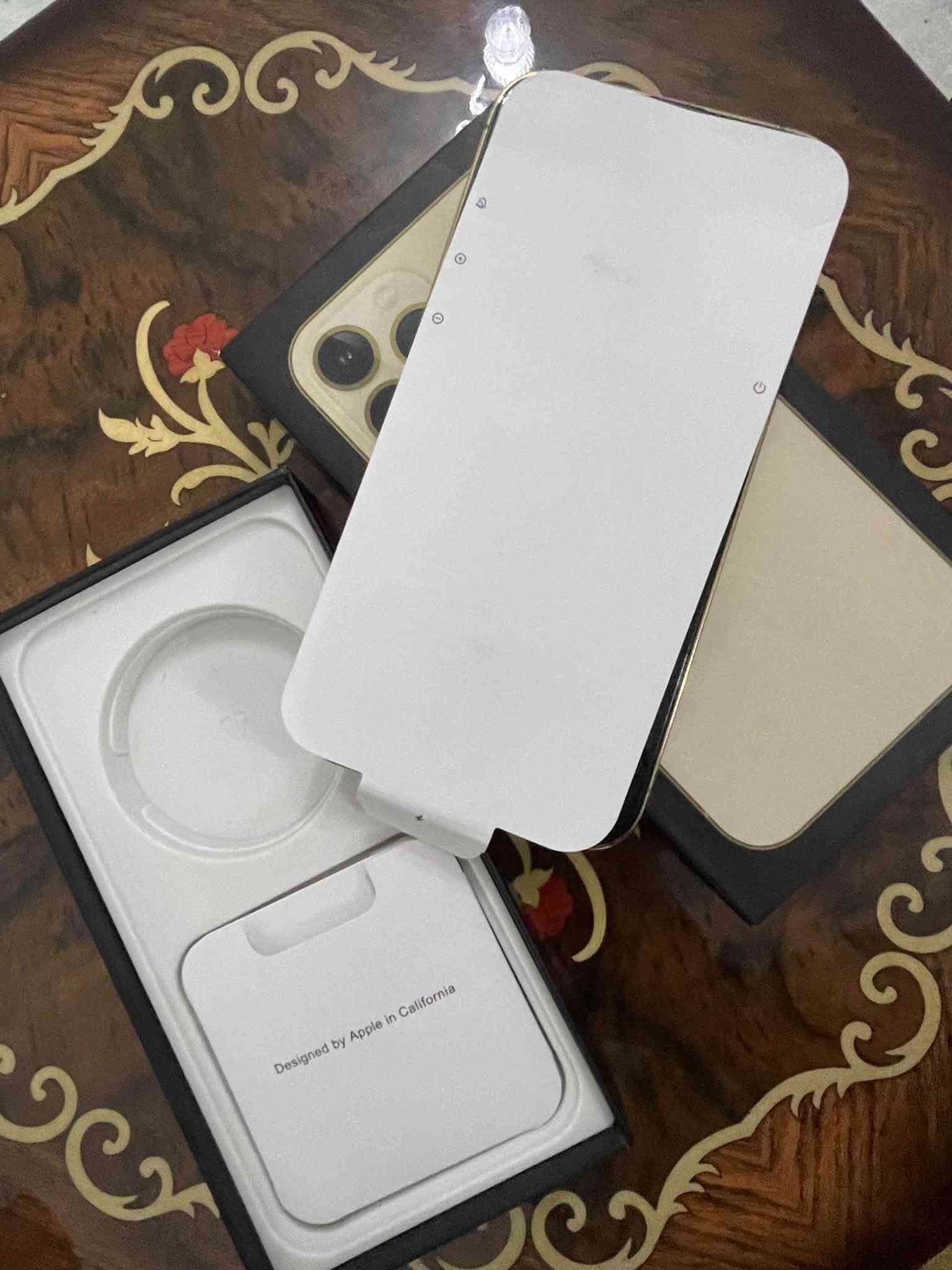 سلام عليكم 13 برو ماكس ذهبي مميز  جهاز جديد نضيف للخير وتر ما مفتوح ولا داخل صيانه مكفول حته من الشخط ذاكره 256 بطاريته 79 شحن طبيعي كلش ونطي بي ضمان بكلشي وعل فحص ملحقاته كارتونته موجوده مكاني طارميه  سعر700 بي مجال بسيط تواصل خاص او عل رقم وبي واتساب ***********  
تحياتي ❤️

نص مكتوب في الصور:
- حول < iPhone < 27.0.1 الاسم إصدار iOS iPhone 13 Pro Max اسم الطراز MLF83LL/A رقم الطراز VYJD9T2XQH الرقم التسلسلي انتهت صلاحية التغطية سجل تاريخ القطع والخدمة الأغاني ٤٧ الفيديوهات ٣٢٦ الصور ١٥ التطبيقات ٢٥٦ غ.ب. السعة