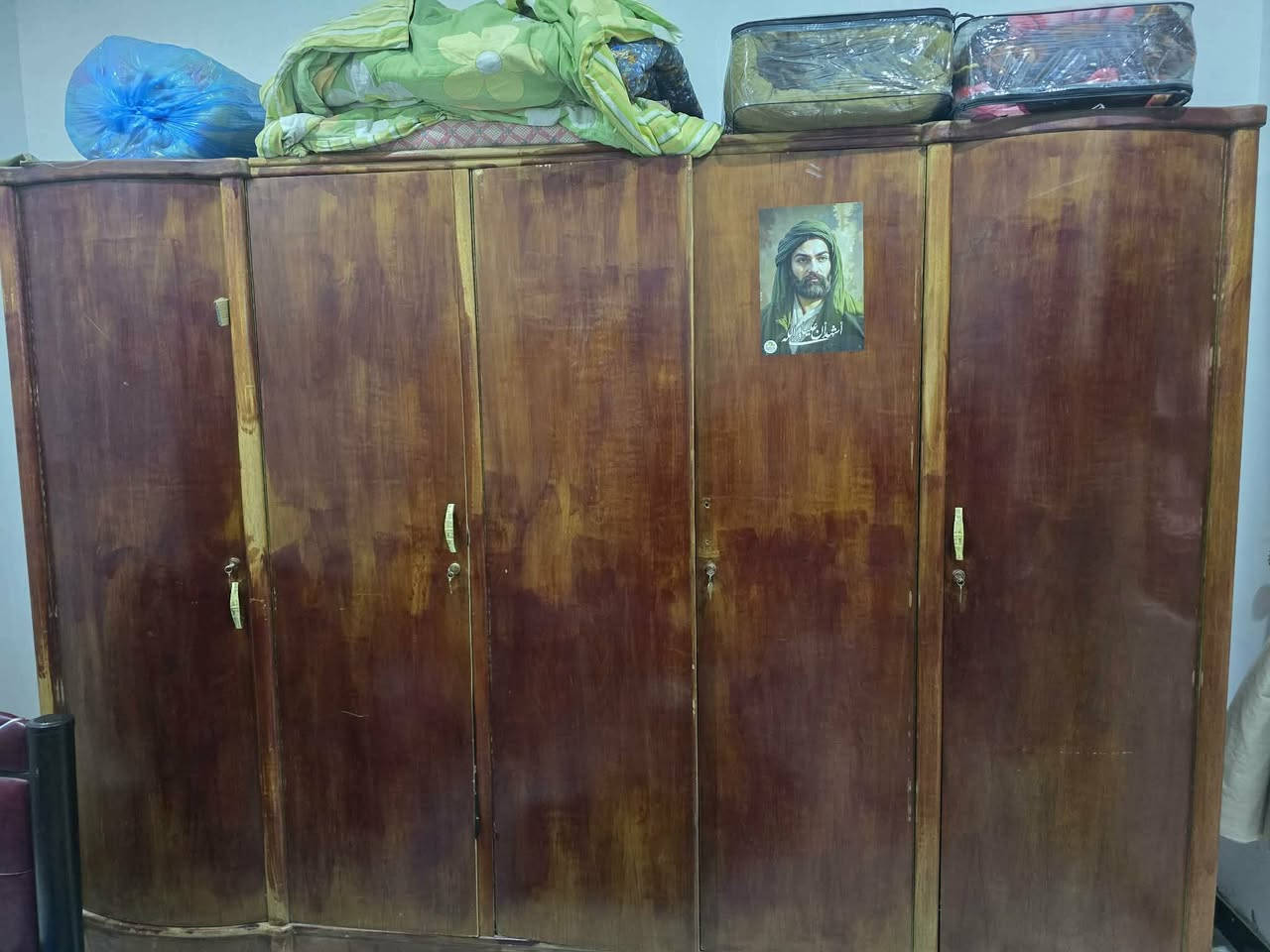 كنتور عراقي مستعمل خمس بيبان 
السعر ١٠٠ 
استفسار ***********
