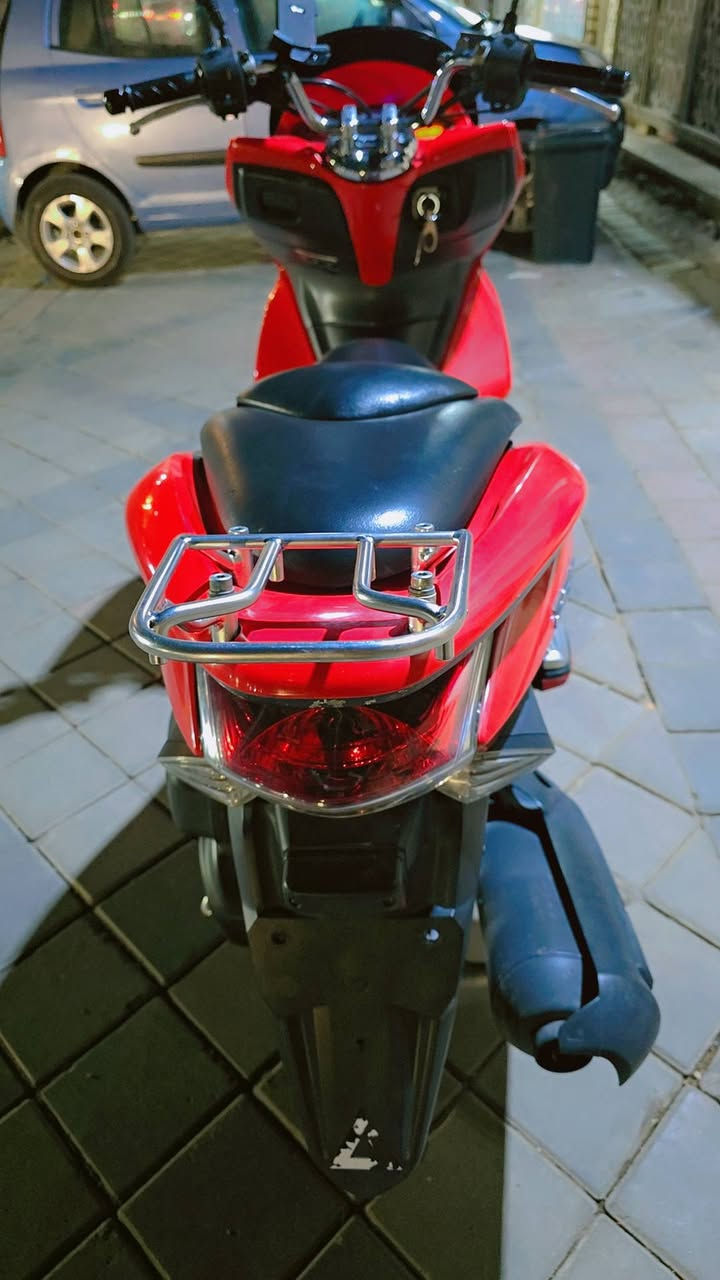 السلام عليكم PCX جيل اول 🇯🇵 ياباني
‏​⚙️ المحرك: 125CC مواصفات150 شوتة كبيرة
‏الدراجة رمبة
‏​🎨 اللون: احمر مميز ❄️.
‏ماشية 39الف  وبل يابان ماشية 34الف
‏سويجات العدد 2
‏مواصفات
‏حساس ازدحام ✅
‏حساس استان ✅
‏الدراجة ورقة المزاد مالتهة وصور اليابان وتقريرهة  مالتهة موجود
‏🛠️ الدراجة: مكفولة
‏​​📍 الـمـكـان: بـغـداد :الشعب
‏📱 لـلـتـواصـل والإسـتـفـسـار: (‪***********‬)
‏

نص مكتوب في الصور:
- HONDA PCX
- Inspected
- Sold
- Starting price
- 134 000 ¥
- 50 000 ¥
- Final price
- 254 000 ¥
- 170 000 ¥
- Cost calculation
- Price in yen
- Finish price in yen
- 000 000 ¥
- Calculate