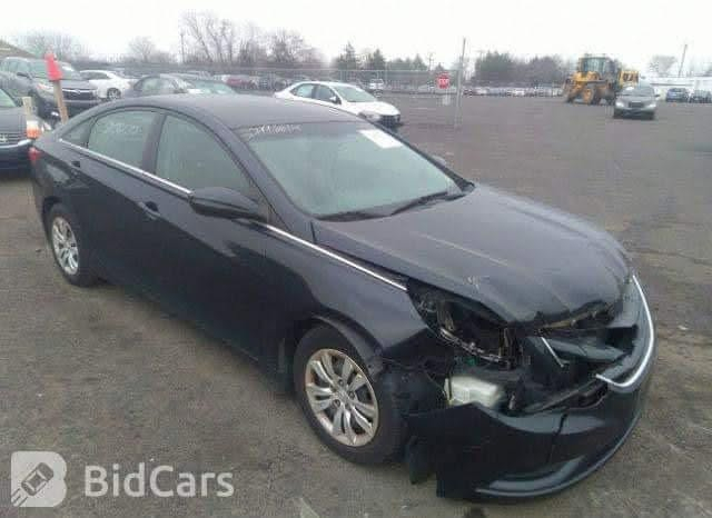 السلام عليكم
للبيع فقط بدون مراوس 
سوناتا مديل 2011 وارد امريكي حادث بسيط حافه البنيد بدون دواخل بدون شاصي بدون لغد صور حادث بالمنشور
باقي سياره مكفول ماشيه السياره 219 الف كيلو بالميل اقل 200 تطلع 
مكينه 2400 جدي اي مكفوله
 كير مكفول تبريد ثلج 
مواصفاتها / معروفه 
السياره بالحقيقه احلى من صور 
رقم سليمانيه بأسمي شرط تحويل سنويه لحد 2028 
مكان السياره ديالى بعقوبه 
للاستفسار هـ ***********

نص مكتوب في الصور:
- BidCars