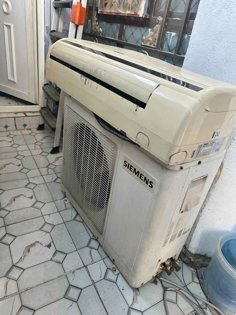 سبلت سيمنز امتياز امريكي غاز 410 كامل ما مصلح غاز مقفل الحجم طنين السعر 300 الف ويا بواري 5 متر جدد و واير جديد مكاني بغداد البنوك تقاطع نادي النفط  ***********
