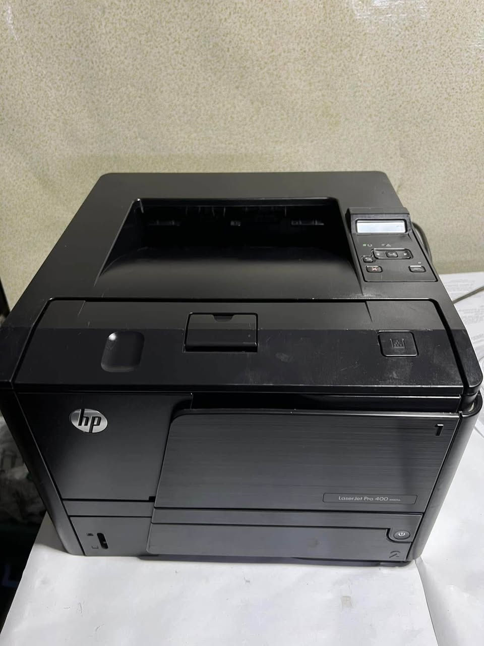 السلام عليكم

Laserjet Pro 400 m401a

طابعة ليزرية أسود وابيض باودر (ما يجف )

تطبع 33 نسخة بالدقيقة 

امكانية الطباعة عن طريق الهاتف (بالكيبل)
سعر كاترجها اقتصادي بالاسواق فقط ب 15 ألف يطبع 3500 نسخة وقابل للتعبئة 

الملحقات: كاترجها الاصلي + كيبل باور

السعر : 135 ألف والتوصيل مجاني لكافة المحافظات
واتس اب : ***********
