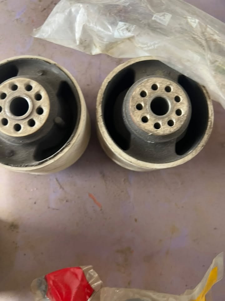 قطع غيار بيجو 306 • حي سمرة • مواد احتياطية