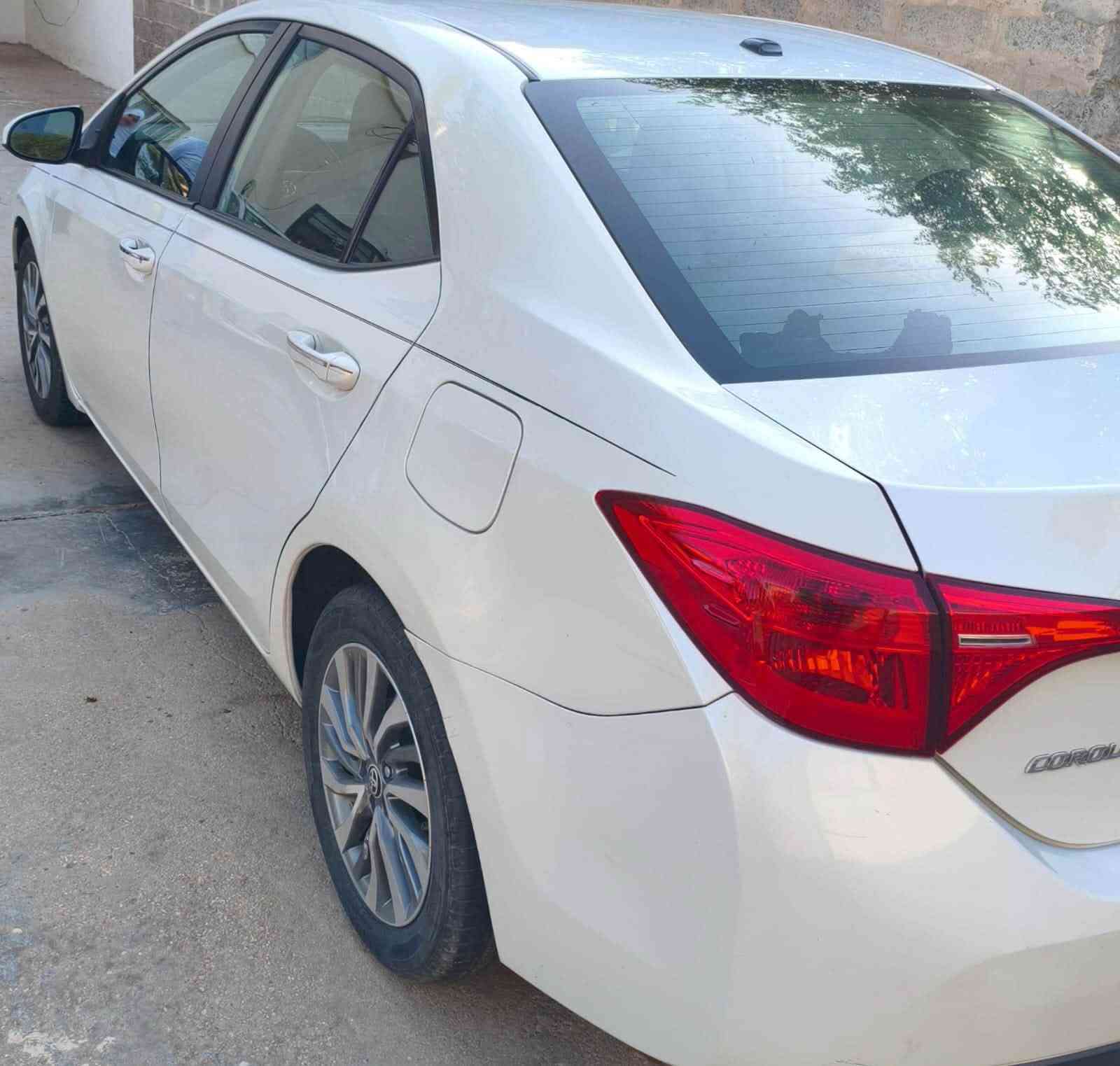كورلا وارد امريكي 2019
السيارة XLE
بيها تبديل باب خلف السائق والجاملغ بارد الي خلف السائق ايضا
بدون ايرباك سيارة نظيفه حيل 
السعر 155 .بيها مجال
غير متواجد ع فيس . رقم التلفون(***********)
