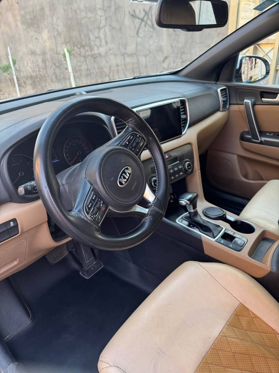 السلام عليكم سبورتج 2019 خليجي
رقم بغداد انكليزي مواصفات بصمة تشغيل 
كشنات كهرباء تبريد قطعتين تحكمات ستيرن حساسات خلفي امامي مري شفط سبير منازل كير مكينه كفاله محرك 2000 دوش بيه بارد الباب خلف السائق 3رصعات خفيفه بلقماره ماشيه 116 السعر 178 بيه مجال حك الجيه 
الاتصال على الرقم *********** بغداد الزعفرانيه أربع شوارع
