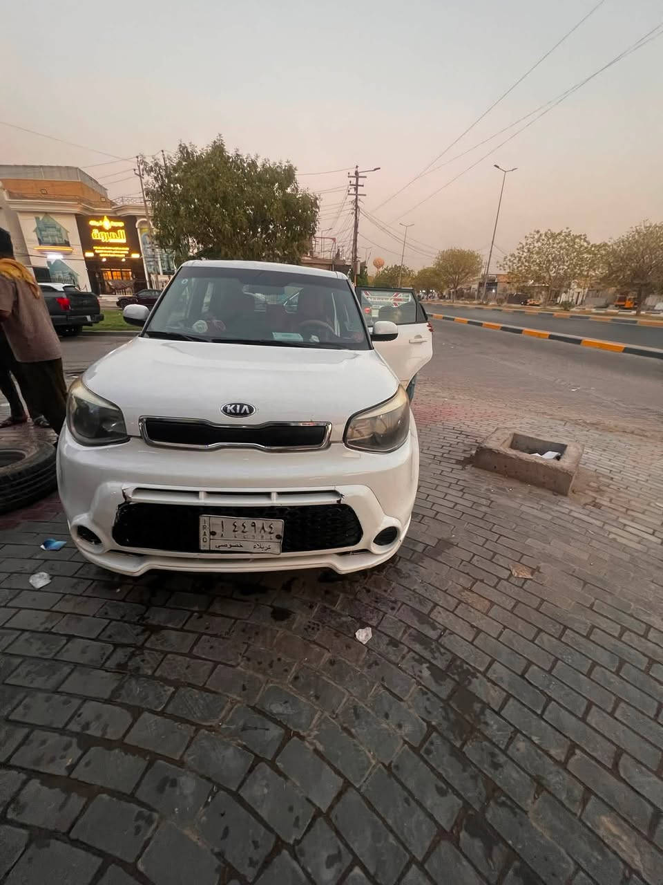 لسلام عليكم سيارة صول ٢٠١٤ محرك ١٦٠٠ GDI سيارة حلوة ونضيفة ٣ قطع صبغ كير ومحرك خير من الله تبريد ثلج تخم تاير كامرة خلفية دوشمة حمرة جديدة داخلية تخبل سيارة مال مدرسة جديدة  حلوة وما متعوبة السعر ٩٥ ورقة وبيها مجال التواصل *********** العنوان كربلاء المقدسة ضباط الموضفين
