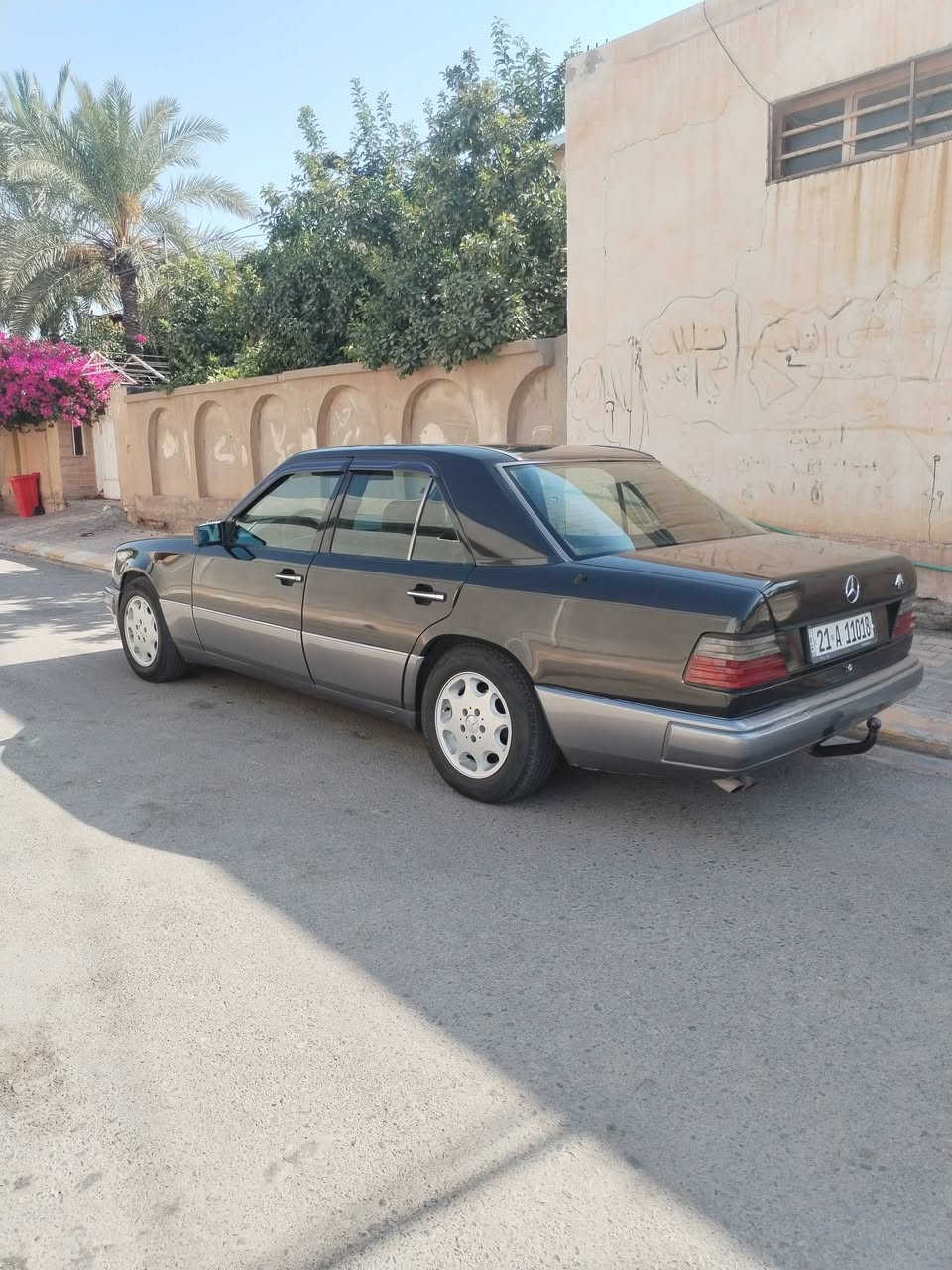 السلام عليكم 
مارسيدس دب موديل 1988  محوره گير و محرك بطة 3000 تبريد تدفئة جامات امامية كهرباء و تحكم كشنات كهربائي مصبوغه عام للجمالية غرفة جديدة رقم سليمانية سنويه لحد2028 بأسمي شرط تحويل ثاني يوم سياره مال جناي نظيفة ما ناقصها شي سعرها 78 وبي مجال بسيط مكاني ديالى ناحية السعدية….  للاستفسار هذا رقمي *********** وموجود عالماسنجر والواتس اب
