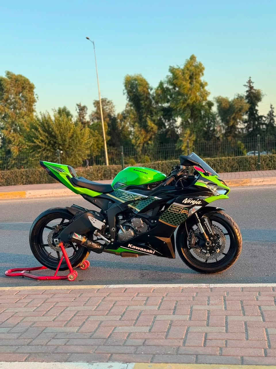 سلام عليكم 🌹

للبيع Kawasaki ZX-6R 2020 🏍️

الدراجة ماشية فقط 14,000 km

الدراجة بلاد برغي، ما مبدل بيها شي.

مكفولة عام، وجيب وياك 10 فيتر وافحصها بنفسك.

المواصفات:
• دسك هيتر
• Traction Control گير 1, 2, 3
• بدّل سريع Quick shifter
• مودين للقيادة L و F
• ABS تاية گدام وورا
• صالنصة أصلية كاربون فايبر AR

ما بيها برغي نقص، كل برغي بلادي بس صالانصا متخير باقي كلها بلادي بس تصرف عليها دهن وبنزين وتوكل وبالك صافي 🤍
مكان:سليمانى ***********
