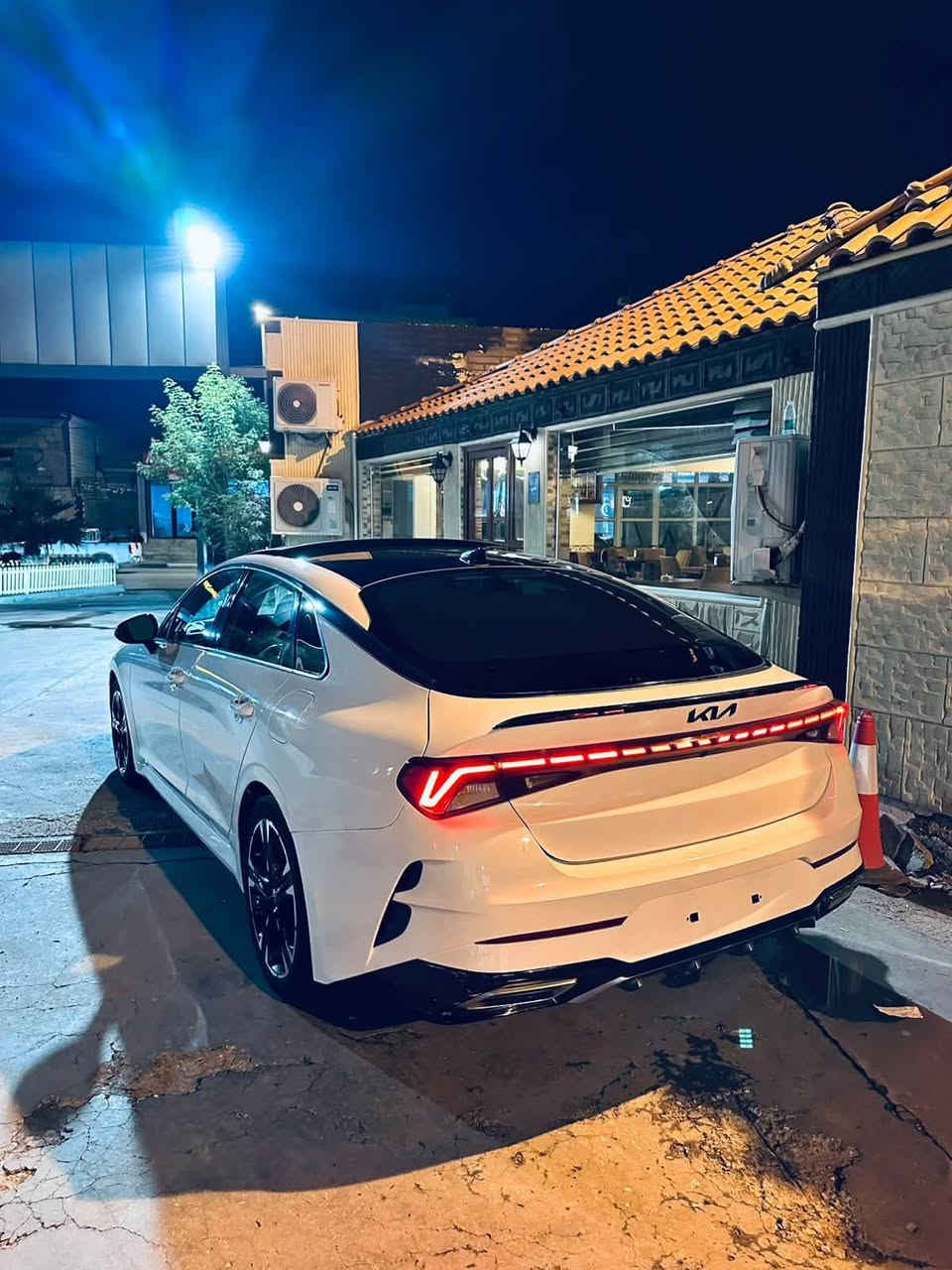 سلام عليكم
K5 gt line
مديل 2021
محرك 1600تيربو 
رقم بغداد معوقين 

لون ابيضّ 
بنوراما
كشتات جلد 
سياره جاهزه من محرك كير حداديه 
تخم تاير جديد 
مكان بصره 
السعر 155
مكلف بل نشر 
استفسار اتصال على ***********
