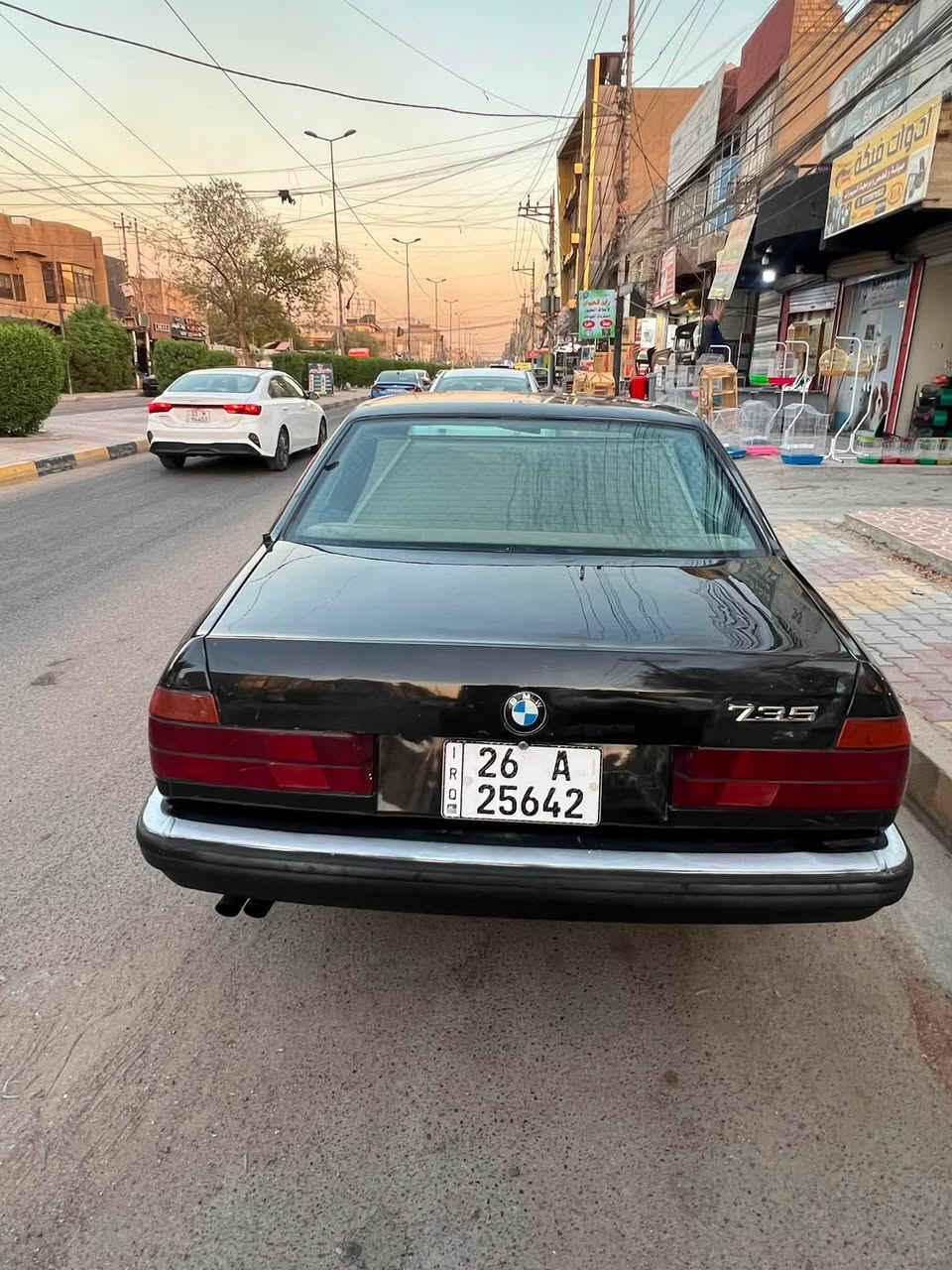 السلام عليكم ورحمة الله وبركاته
من رخصة الادمن 
للبيع bmw 735 il /1992
باب طويل
محرك ٣٥٠٠ ستة سلندر
كير اوتماتيك
صدر امامي وخلفي خير من الله
تبريد شغال ثلج 
تخم تاير جديد
باتري جديد
داخل السيارة مقبول
رقم انكليزي الجديد شرط التحويل
السعر ٤٠ ورقة وبيهة مجال

رقم الهاتف /***********
