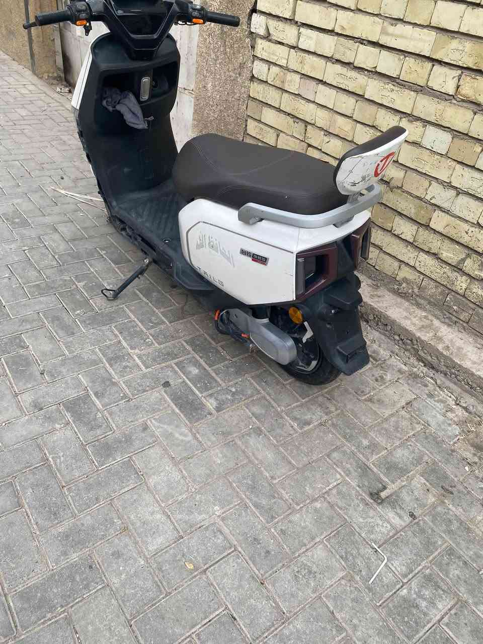 سلام عليكم

 بطاريات عدد 6 صار عشر ايام من امبدلهن

تايرات جدد 
بس بيها كسر ب الكفر الصغير صفحت الجانب الايسر

كارتات تشغيل شاشة عدد 2 و سويجات تشغيل الدراجة عدد 2 

 اشاير يمنة و يسرة و لايتات لد عالي
 نظام الرجوع للخلف R  و تحتوي على نظام الوقوف بارك P  و نظام تحديد العطل بالشاشة و هورن عالي  

 نظام ثلاث سرع
شاحنتها الاصلية وياها

السعر 590 الف دينار عراقي 

للاتصال او الاستفار اتصل على هذا الرقم ***********وموجود بي عندي واتس اب 

العنوان بغداد البلاديات
