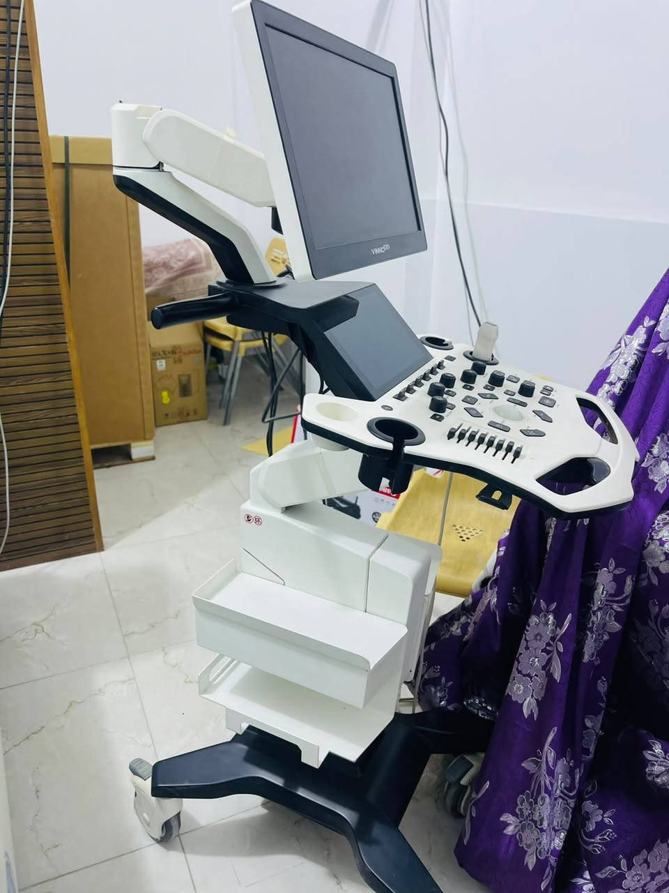 📢 للبيع جهاز إيكو – جديد وبحالة ممتازة جدًا.

جهاز إيكو تم شراؤه حديثًا لغرض استخدامه من قبل أحد الأطباء، إلا أن الطبيب حصل على فرصة لإكمال دراسات عليا باختصاص دقيق، لذلك أصبح الجهاز غير مستخدم حاليًا .

🔹 عمر الجهاز: حوالي 6 أشهر فقط من تاريخ الشراء
🔹 الاستخدام الفعلي: لا يتجاوز 20 مريضًا
🔹 الحالة: ممتازة جدًا وقريبة.
🔹 الضمان: الجهاز لا يزال مشمولًا بضمان الشركة لمدة 5 سنوات
🔹 استخدام محدود جدًا ولم يتعرض للعمل المكثف.

📩 للاستفسار عن السعر والمواصفات والتفاصيل، يرجى التواصل على الخاص.
***********
