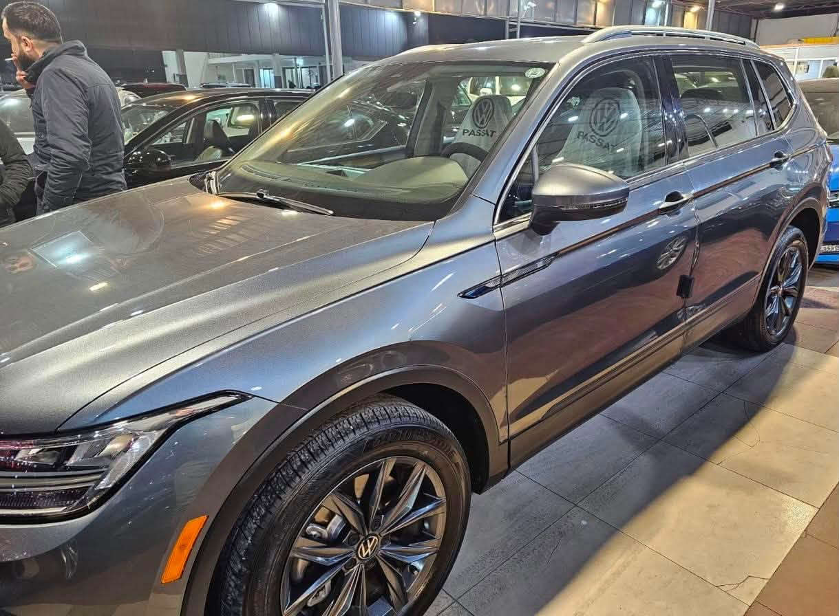 Volkswagen Tiguan
فۆلکسواگن  تیگوان

مواصفات : SE ئەمریکی

  مۆدێل: 2022

 *بڕی ڕۆیشتوو: ٣٠,٠٠٠ کیلۆمەتر

مەکینە : 2.0T

 مواسەفات: ئەمریکی

 *سیستمی لێخوڕین:* 4MOTION (چوار تایە لێخوڕین / AWD)

 ڕەنگ: خۆڵەمێشی مێتاڵیک (تۆخ) 

 رەوش : پێش کەپس - تەنها ١ پارچە سبوغی هەیە دەرگای سایق.

 تایبەتمەندییە دەرەکییەکان: لایتی پێشەوە LED، ویلی ، ڕێڵی سەر بنمیچ.

 *تایبەتمەندییە ناوەکییەکان:*شاشەی گەورەی لەمس، شاشەی دێشبووردی دیجیتاڵ (Digital Cockpit)، گێڕ ئۆتۆماتیک لەگەڵ دۆخی جۆراوجۆری لێخوڕین.
Whats app :

***********

———————————————————-

فولكس واجن تيغوان Volkswagen Tiguan

المواصفات: SE أمريكي 🇺🇸

الموديل: 2022

الممشى: 30,000 كم

المحرك: 2.0T

المواصفات: أمريكي

نظام الدفع: 4MOTION — دفع رباعي (AWD)

اللون: نفطی 

الحالة:
السيارة بيها صبغ قطعة وحدة فقط، باب السائق، والباقي صبغ وكالة.

المواصفات الخارجية:
• لايتات أمامية LED
• ويلّات أصلية
• ريل سقف

المواصفات الداخلية:
• شاشة لمس كبيرة
• شاشة داشبورد ديجيتال (Digital Cockpit)
• گير أوتوماتيك
• أوضاع قيادة متعددة

السيارة نظيفة ومواصفاتها حلوة، ممشى قليل وتستاهل المشاه

Whatsapp : ***********
