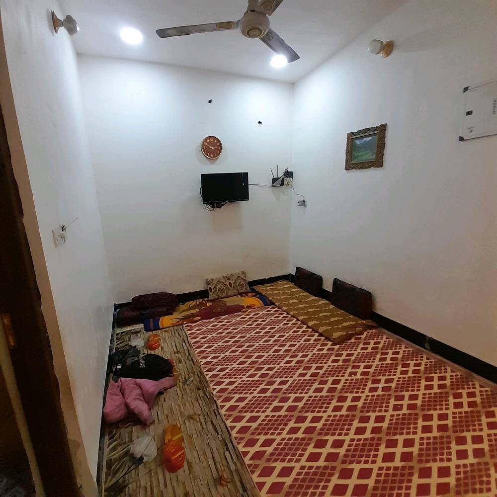 بيت للبيع مساحه 100متر زراعي 7×14في الانتصار مال الراشديه مقابيل مستشفي حماد شهاب يحتوي البيت علا طابقين الطابق الاول غرفه وخدمات وحولي وستغبال ومطبخ وطرمه والطابق الثاني غرفتين وحولي وحمام وسطح السعر 65رقمي ***********