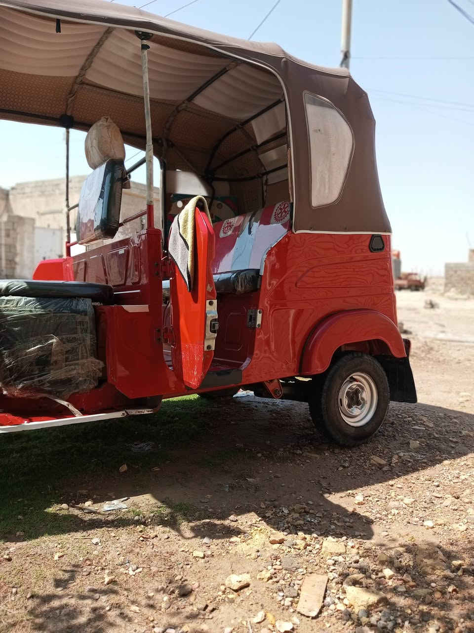 السلام عليكم تكتك للبيع موديل 24 كفاله عامه كشره ومحرك العنوان ميسان العماره للاتصال ***********
