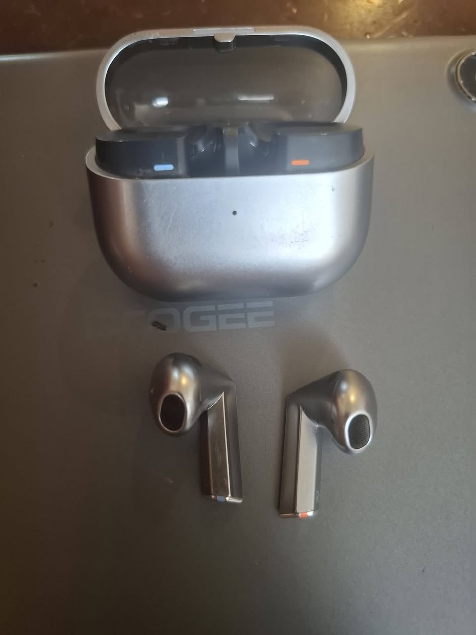 توفر
سماعه بدز3
ببه شخوط بل كيس بسبب حافظه 
السعر ٦٥ الف 
بغداد الكرخ 
يوجد توصيل 
***********
