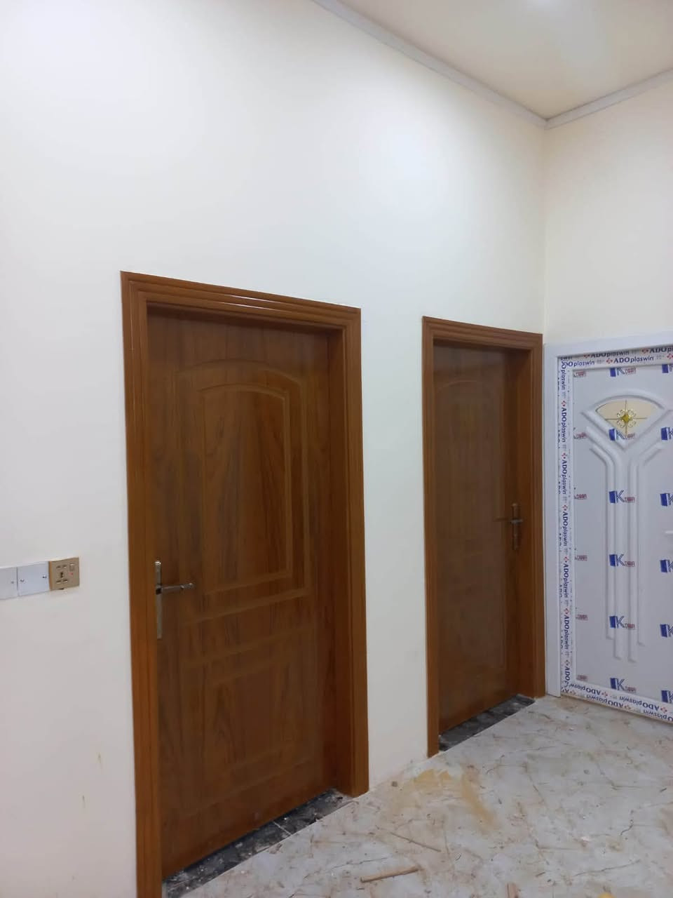بيت البيع 163 متر في سوق الزبير البيت كله مبني طابوك اصفر البيت جديد البيت قاطين يتكون من 5 غرف وصحيات ودايون ومطبخ 
***********
