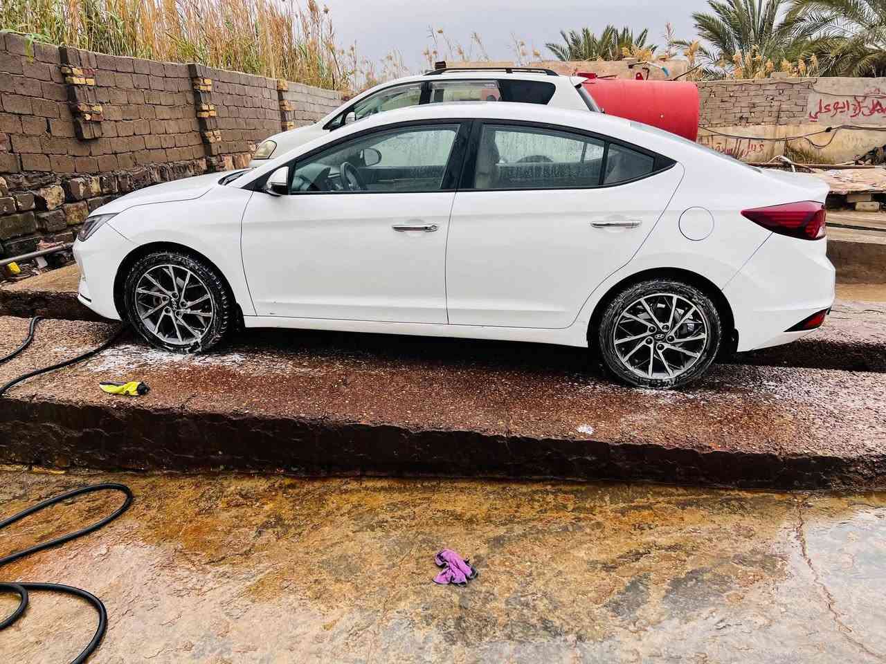 للبيع النترى ٢٠ خليجي فول مواصفات حره  رقم ذي قار بيه بارد بسيط بقيق الجنطه ورصعات بارد جهة السايق فقط  باقي كفاله كير مكينه كفاله السعر ١٥٠ مكان ناصريه ***********
