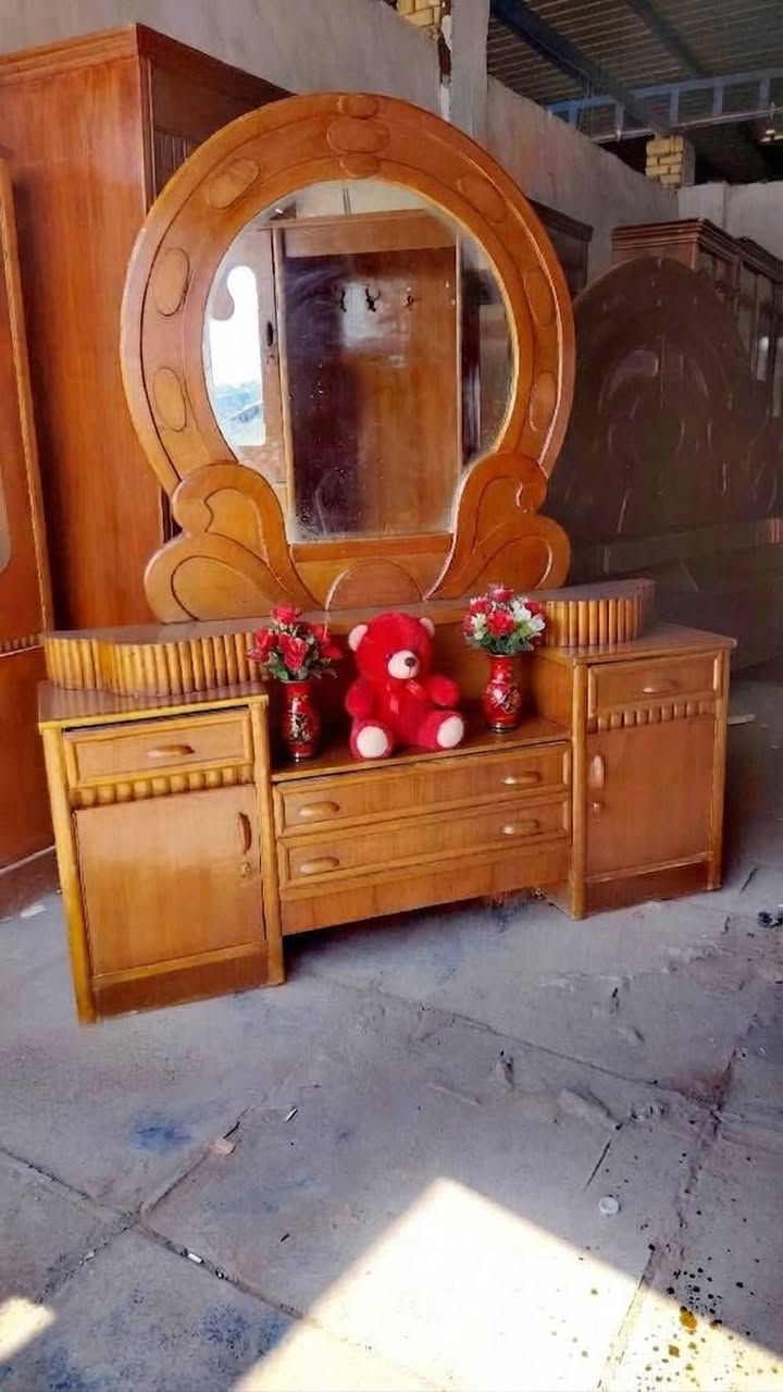 غرفة اخشاب صاج داخل وخارج ام الخمسه طابق وربع غرفه تسكام درجه اولى ثقيل نضافه فول ضهر جرجوبه براغي ملحقات كامله للبيع العنوان الديوانيه اتصال ***********
