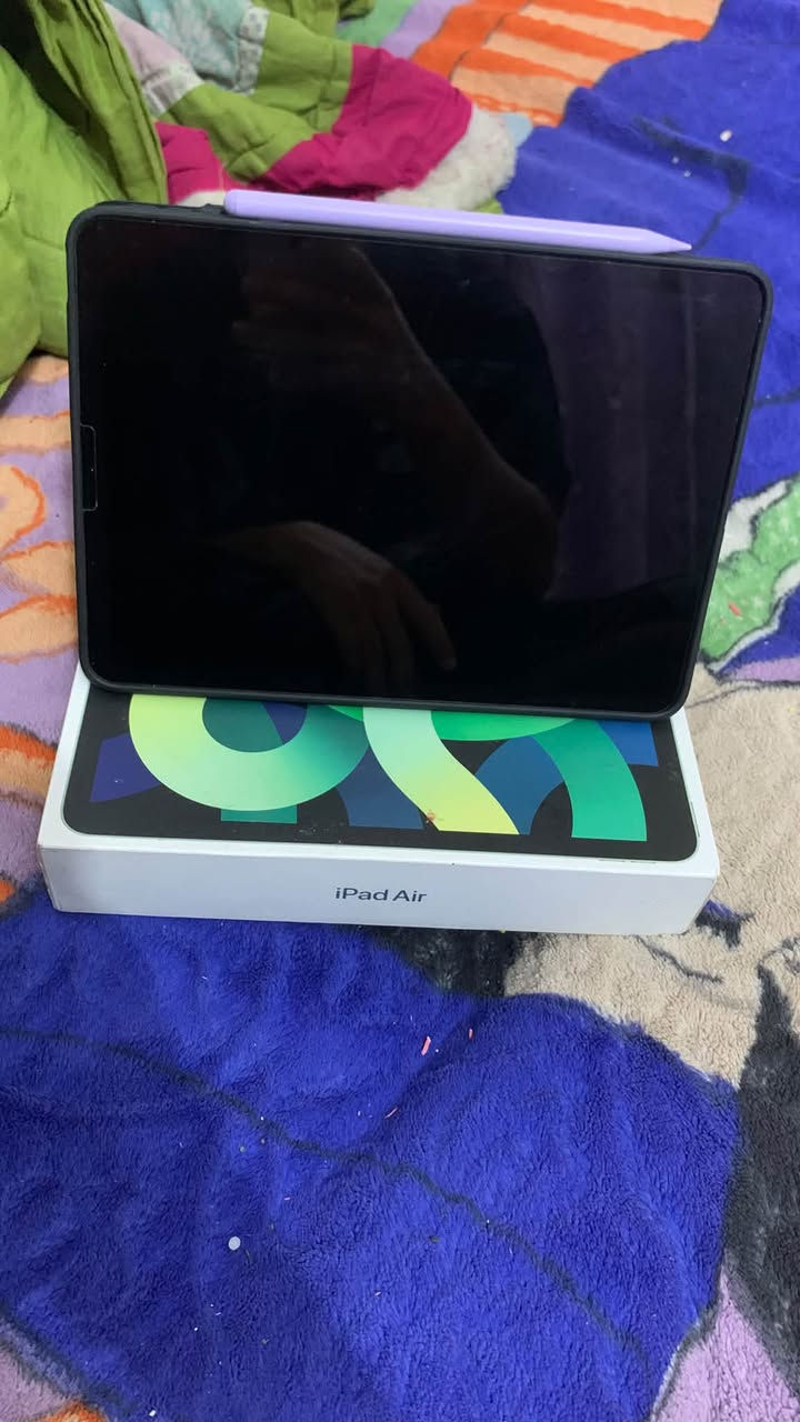 آيباد اير ٤ • ٦٤ جيجا • ايفون XS ماكس ٢٥٦