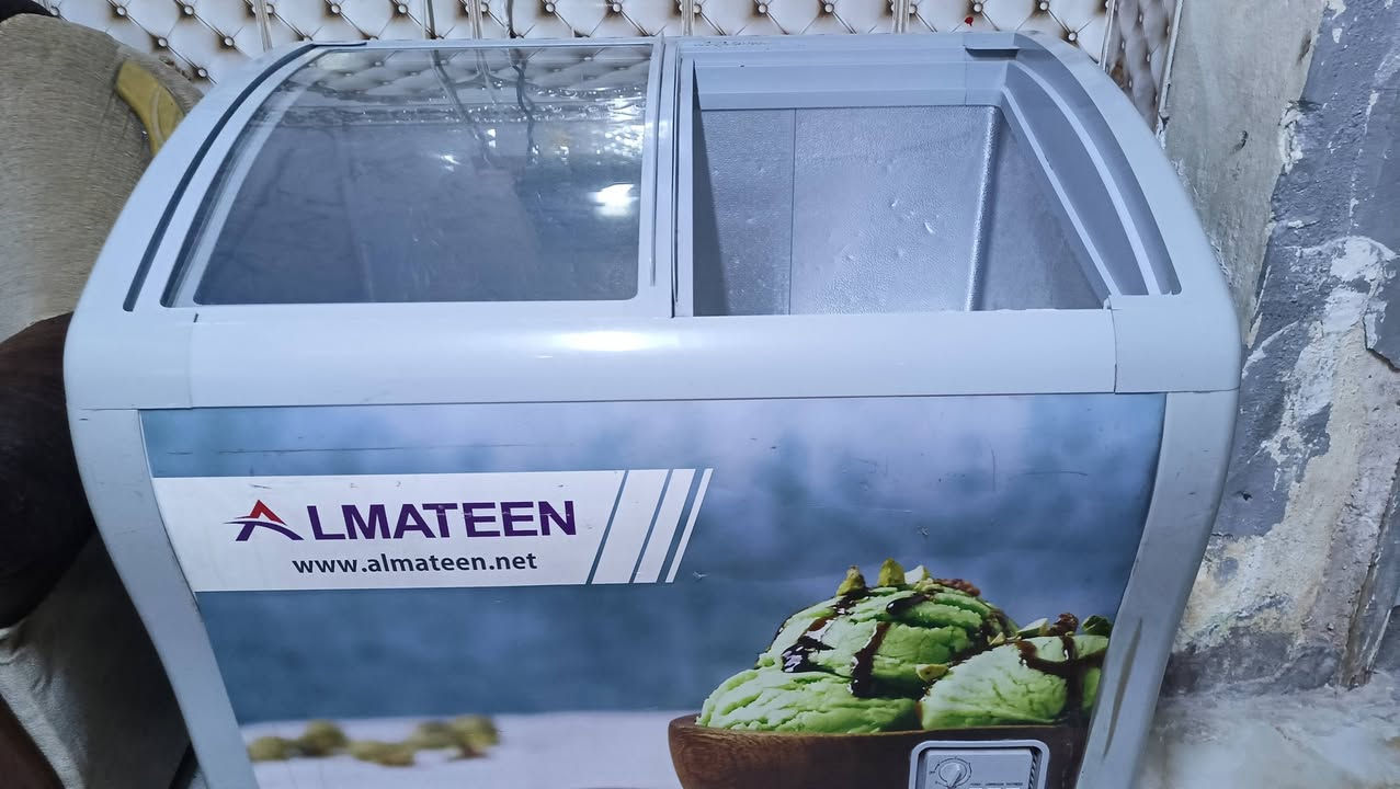 مجمده قليل استعمال بيع مستعجل تواصل رقم ***********
