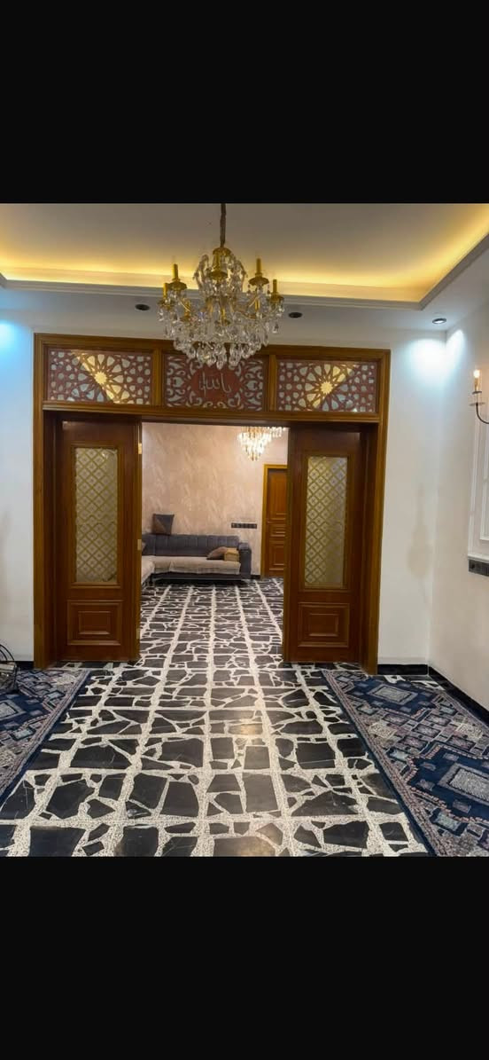 السلام عليكم الدار البيع مساحه 150متر الشعله ام نجم يحتوي البيت عل 4غرف نوم سويت 4حمامات البيت طابقين فول موقع شارع 20قرب دائره الكهرباء شارع محمد الصافي الاتصال عل رقم الهاتف***********
