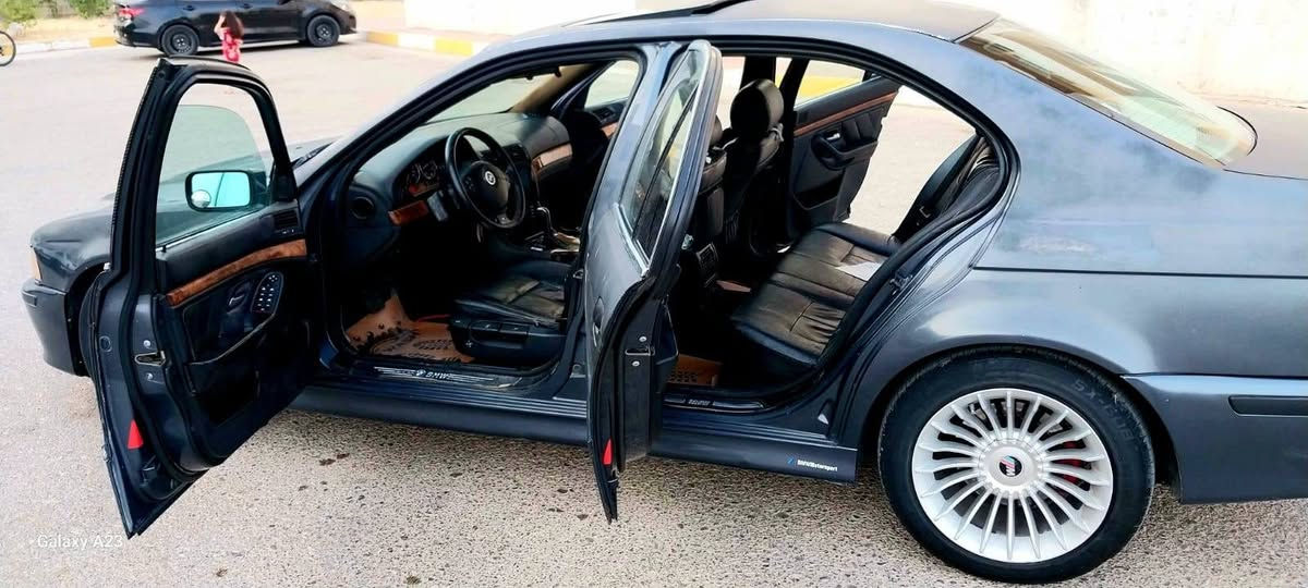 بسم اللە  
 BMW e39 مۆدیل 2000  
6 بستنی   دەبڵ  دیجتاڵ    
  سەیارەکە  عام بۆیاغە  لە سەرساغی  2 پارچەی  هەیە بێ ناوگرتن   سەیارەکە  گێڕو مەکینە  بیلاد 530  تەبرید  بەشەرت 
سەیارەکە  کاڵ بونەوەی  هەیە کامل کراوە بە M     
فول فولە  تەنها  کوشنی کارەبا  نیە   
  سەنەوی تاکو 2028 نوێیە  جایزە و  ڕەقەمە 
بە سعرێکی تەواو  جیاواز  تەنها 75 معاملە 
***********
*********** السليمانية, العراق
