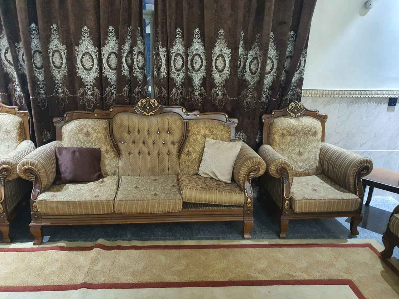 اعادة النشر بسبب الوعود الكاذبة 
تم تنزيل السعر 
تخم ونص يعني 15 مقعد للبيع 
السعر 750 الف دينار وبي مجال بسيط
مكاني الزعفرانية 
رقم الهاتف ***********
متوفر واتساب
