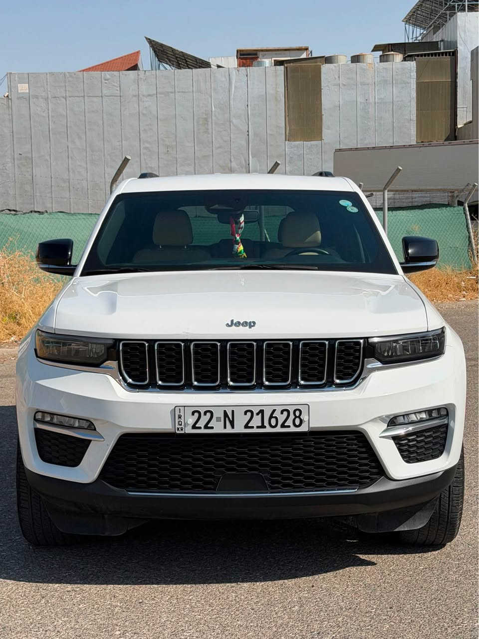 * محرك 3.6 V6 بقوة 293 حصان.
* شاشة Uconnect 5 قياس 10.1 إنش مع ملاحة.
* شاشة عدادات رقمية 10.25 إنش.
* مقاعد Capri Leather مع تدفئة.
* دبل Quadra-Trac I وSe​​lec-Terrain في نسخة 4×4.
* Adaptive Cruise Control مع Stop & Go.
* تحذير النقطة العمياء + مراقبة حركة المرور الخلفية.
* تحذير التصادم الأمامي والفرملة التلقائية.
* مساعد المحافظة على المسار.
* كاميرا خلفية وحساسات ParkSense.
* تشغيل عن بُعد.
* باب خلفي كهربائي.
* Apple CarPlay وAndroid Auto لاسلكي.
* جنوط 20 إنش في بعض مواصفات Limited.
.
* المقاعد الأماميةالمهوّاة متوفرة ضمن حزمة Luxury Tech II، وليست بالضرورة قياسية في كل Limited.
***********
جام اسود 80%
مسافة المقطوع ٧٩mil أربيل, العراق
