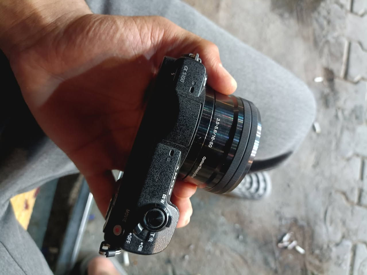 سوني a5100 قطعة نضيفه ملحقاتها ،شاحنه ،رام ،ناقل صور للهاتف,عدستها بلادي  ,للأستفسار ***********ت
