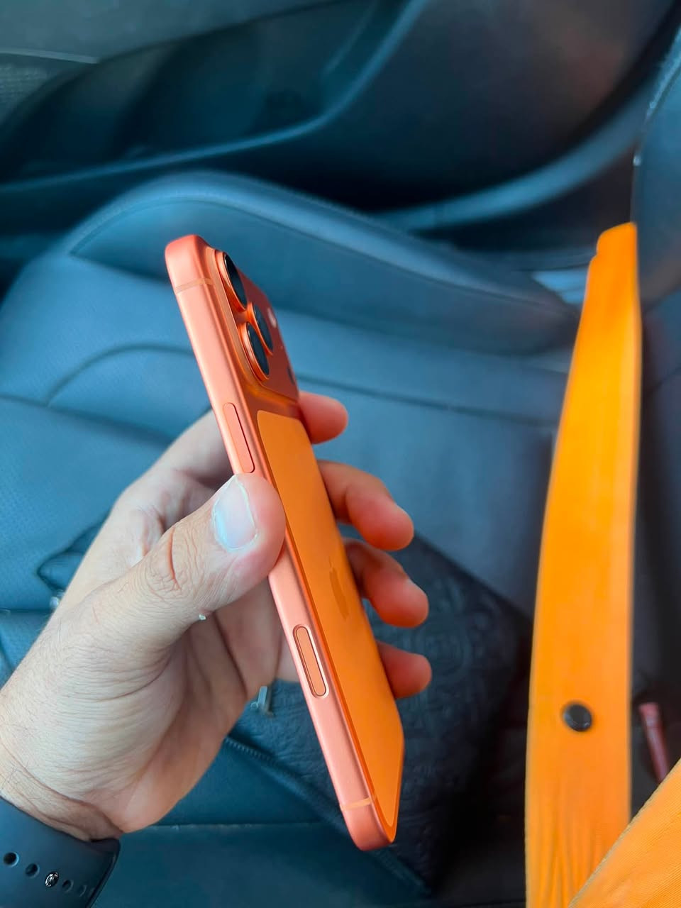 السلام عليكم
ايفون 17 Pro Max 

256GB
سيمكارت فعلي شرق اوسط 
السعر 1725 ملحقات كامله كيبل مستخدم 
مكاني بغداد 
***********
