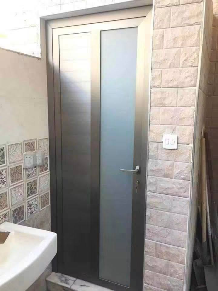 خلفه تثبيت ابواب وشبابيك ومحجرات ومطابخ ***********
