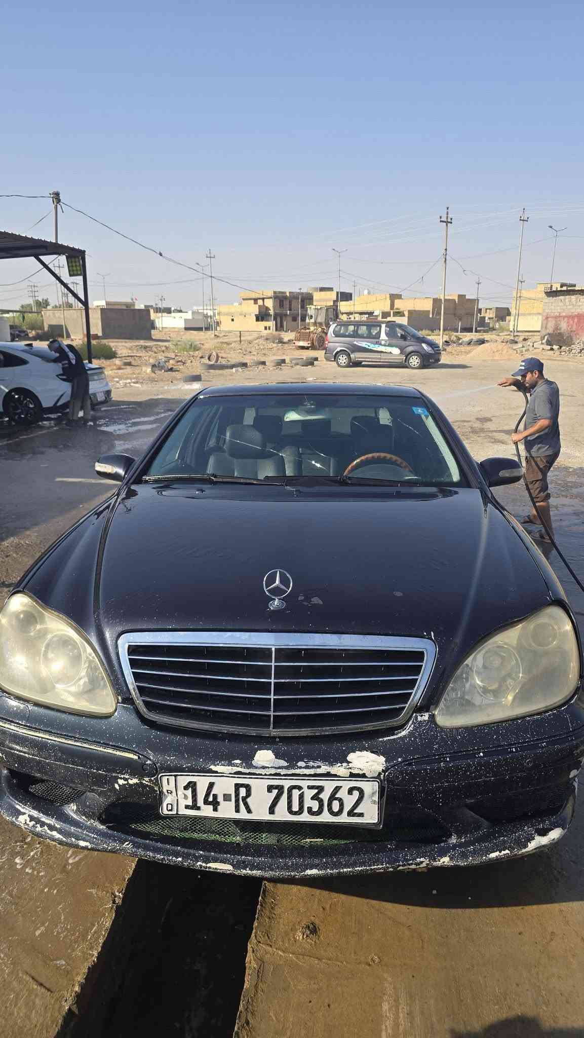 السلام عليكم
 S500 ;;2003رقم بصره 
انكليزي  معروفه مواصفاته ال500 رئاسي 
السيارة خير من الله بس عوزه كم شغله بل كماليات 
السعر ١٢٥ 
واذا اكو مراوس  مكان السيارة الديوانيه  ***********
