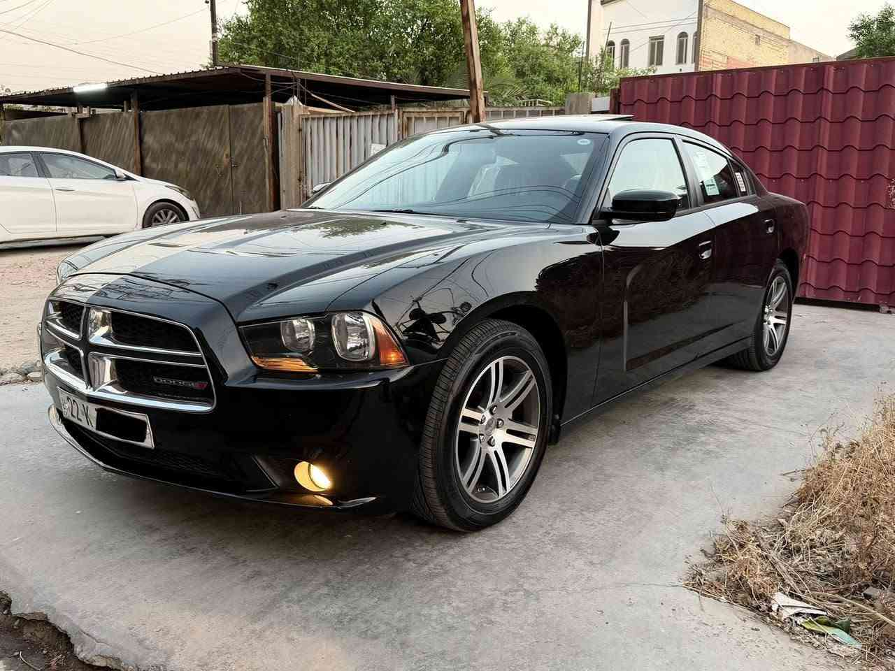 جارجر 2014 فولل
محرك 3600
كفاله بدون ظربه بدون ايرباك بيهة مكانين صبغ على كد اربع اصابع فقط و تعديل بارد شويه يم قبغ البانزين  
سلايت
كير طياره 8 نمر 
شاشة جبيره 
عينه 260
كلاصات حار بارد 
كير مكينه بشرط 
 السياره مصروف عليهة جاهزة من كل النواحي صدر و منظومة تبريد و تخم تايرات كله جديد 
مكاني بغداد
***********
