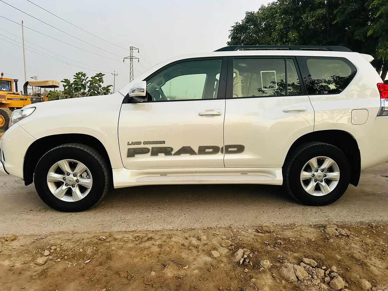 2013
T.X.L

خليجي 

رقم بغداد الجديد  بسمنه

6 سلندر  دفع رباعي

مكفولة كفاله عامه عده PDR بسيطه على كد شبر بل باب الخلفي عكس السائق 

مواصفات معروفه

بصمه👍

فتحه سقف كهربائيه 🤍

كشنات اماميه كهرباء 

ثلاجه 🌗

- مثبت سرعه

- تحكم ستيرن

- كاميرا خلفية 

- بلوتوث

- مشغل CD

- منفذ AUX & USB

- مقاعد كهرباء2

- مرايا شفط

- كشافات ضباب

- فرامل مانع للانزلاق

-تخم تاير جديد كويتي 

السياره مكفوله كفاله  عامه من التبديل والصبغ   

مكاني صلاح الدين قضاء بلد 

السعر 275

للستفسار اتصل على الرقم ***********
