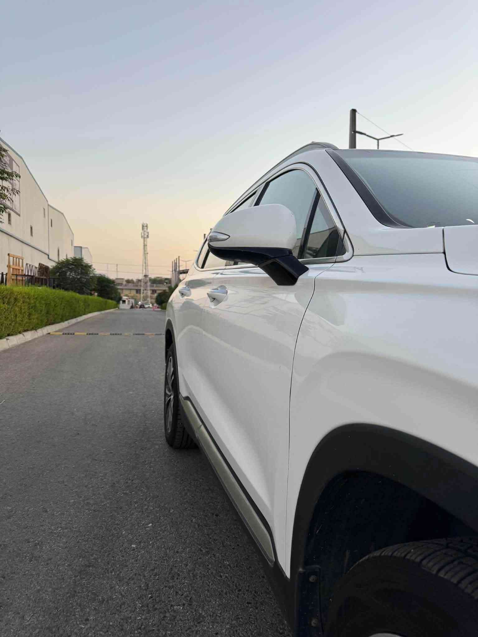 للبيع: هيونداي سنتافي 2019 وارد كوردي خليجي (فول مواصفات بدون بانوراما)
 الموديل: 2019
 المحرك: 2.4 لتر (4 سلندر)
السعر:195 ورقة 
 المواصفات:
 فول مواصفات (بدون فتحة بانوراما)
 3 مقاعد (7 راكب)
 3 قطع تبريد (تبريد مركزي منفصل للسطر الثاني والثالث)
 مرايات شفط / كشف كهربائي (مع إشارات بالمرايا)
 شاشة لمس مع كاميرا دوارة / خلفية
 حساسات خلفية / أمامية
 كبسات وتحكمات ستيرن كاملة (كرك / تثبيت سرعة)
 أنظمة قيادة متعددة (Eco / Sport / Smart / Normal)
 نظام فرامل ABS ونظام عدم الانزلاق (Traction Control)
 ويل كب حجم كبير
 كشافات وقلايات / زنون وأضواء LED نهارية
 الحالة والصبغ:
صبغ شبر بالبوند فقط 
وصبغ بالصندوق ( مكان الرقم)
باقي السيارة مكفول من الصبغ والبارد، والسيارة بشرط الفحص (محرك، كير، وشاصي) 
ايرباك سليم
السعر 195 ورقة 
مكان السيارة دهوك
للاستفسار
*********** واتساب
*********** واتساب موصل, نينوى
