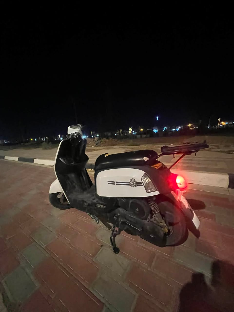 سلام عليكم دراجة ماكس بوليس  ختم كفرات ويا المحرك بلاديه كابريته موديل ٢٠٠٨ مامفتوحه عوزها ترتيب اشاير وره منشغل المامي يشتغل لايت عالي ناصي صلنصه رياضي السعر ٥٧٥ وبيها مجال قليل *********** كربلاء شارع الدره
