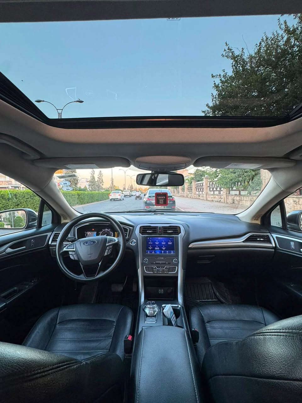 Ford fusion 2020
فۆڕد فیوژن SE مۆدێک ٢٠٢٠ 
٨٠ هەزار مایل ڕۆشتووە
مەکینە ١٥ تۆڕبۆ
بەسمە // دەرگا بەسمە  // سلایت  
سوکان ڤۆلیۆم // تعدید سرعە 
سێ شاشە و شاشە گەورە // کارپلەی و ئەندرۆید پلەی 
ڕاداری پێش و پشت خەتی جادەی 
ئۆتۆ ستۆپ // ئۆتۆ هۆڵد /ئاوێنە ڕادار 
مۆدی سپۆڕت // مۆدی قوڕس 
گێڕ ماوس // برێک ئۆتۆ 
گوشین کارەبای // گوشین جلد 

وێنەی عادیسەکەی هەیە تەنها دوو چاملغی سبوغە بێ ناو گرتن بەس ئەیرباگی شانی تەقیوە 

هەزە و سەنەوی نوێیە تا ٢٠٢٧
تەحویل و غرامە بەشەرت 
سەیارەکە لە هەولێرە 
بۆ زانیاری زیاتر پەیوەندی بکەن 
*********** أربيل, العراق
