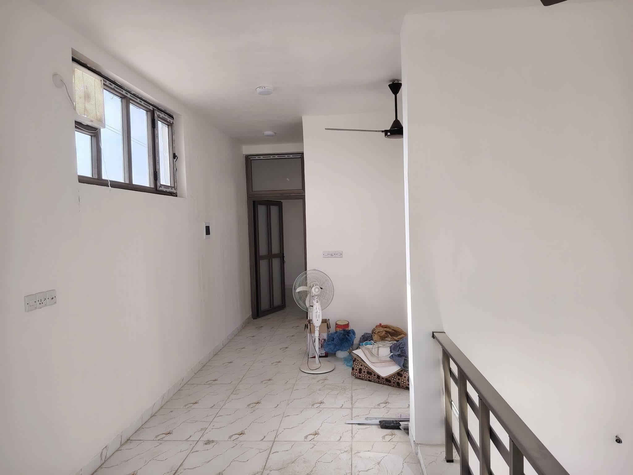 بيت البيع مساحة ميه متر طابقين غرفتين نوم وصاله وهول ومطبخ وصحيات داخلية سند ٢٥ طابو زراعي شارع تبليط البيت ركن على شارعين مقابيل دواجن حي الرحمن ***********
