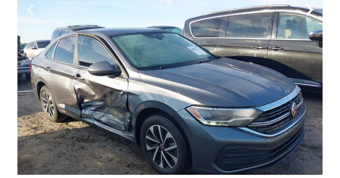 jetta 2024 s 
نرخى ١٤٨ معاملة
پشو پشتى كةبسة 
لايتو راديتةو هةموو شتى بيلادية
 *********** أربيل, العراق

نص مكتوب في الصور:
- 23:31 LTE ئؤتؤماتيك 4 پستؤن بزوينهر 1.5T 48,000 كم تايبهتمهندى ئه مه ريكى به نزين دروستكراو فؤلكسواگن سالى مؤديل 2024 مؤديل جيتتا خاسلهت S پارچهى رهنگ كراو 2 پارچه بينينى وينه تابلو دهؤك, تايبهت رهنگ نه فتی ماددهى كورسی قوماش ژمارهى كورسی 5 نرخى ديارخراو بهلّن ده رباره پيشو پشتی كهبسه هه موو شتى بيلادية